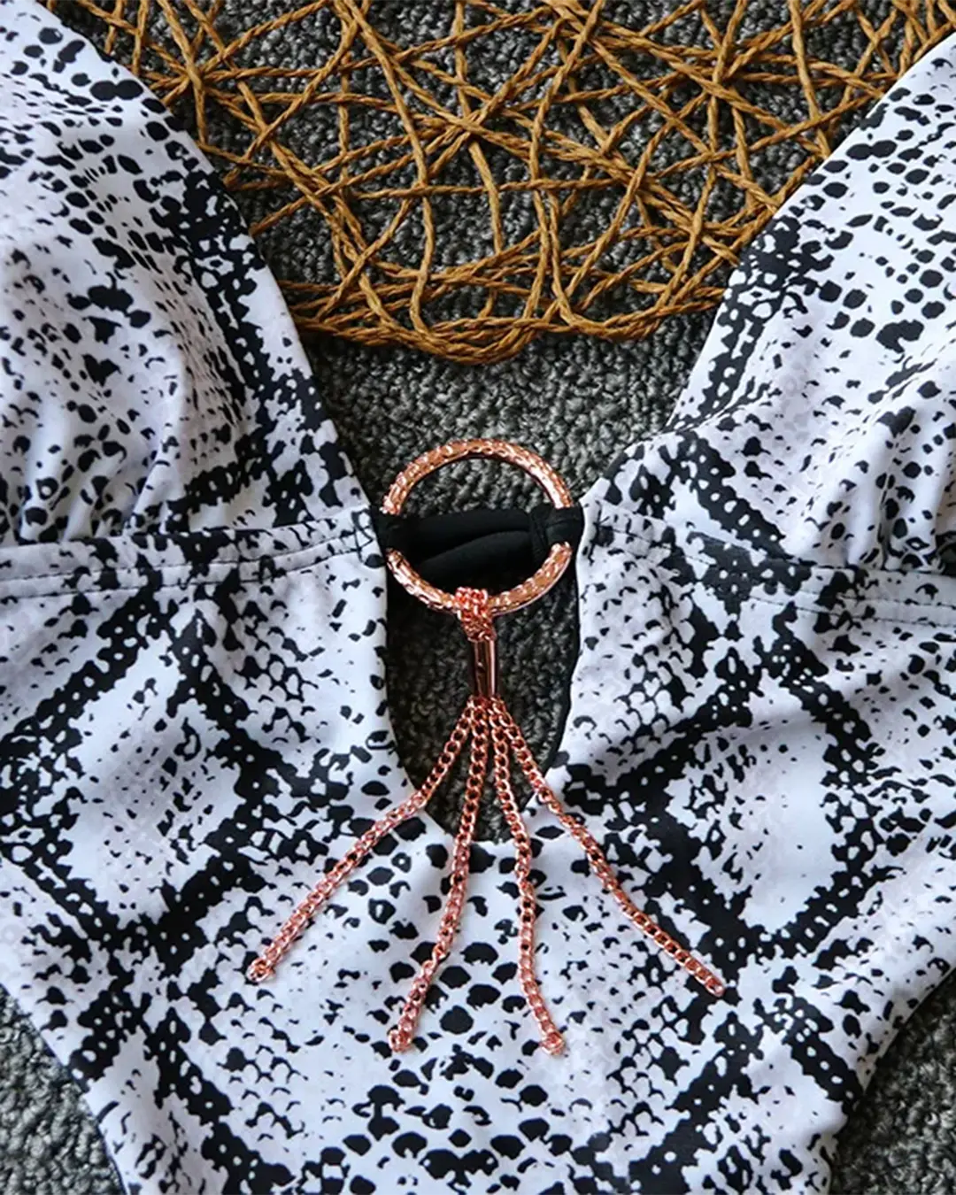 maio-juliana-sem-costas-animal-print-branco-detalhe-uebecom-9