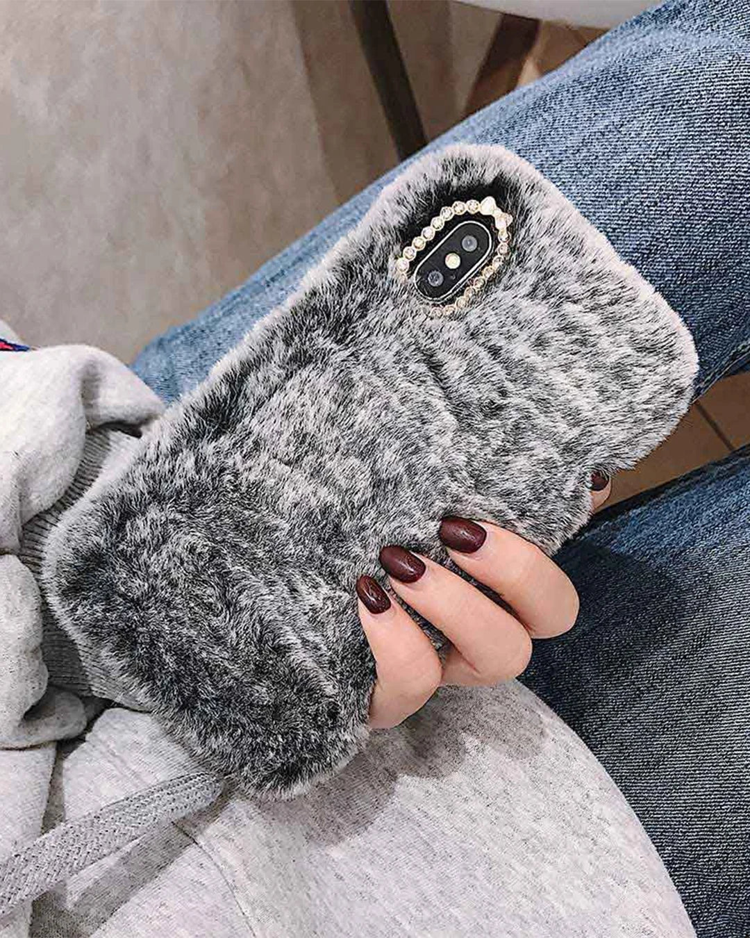 capa-de-celular-pelucia-iphone-fluffy-uebecom-2