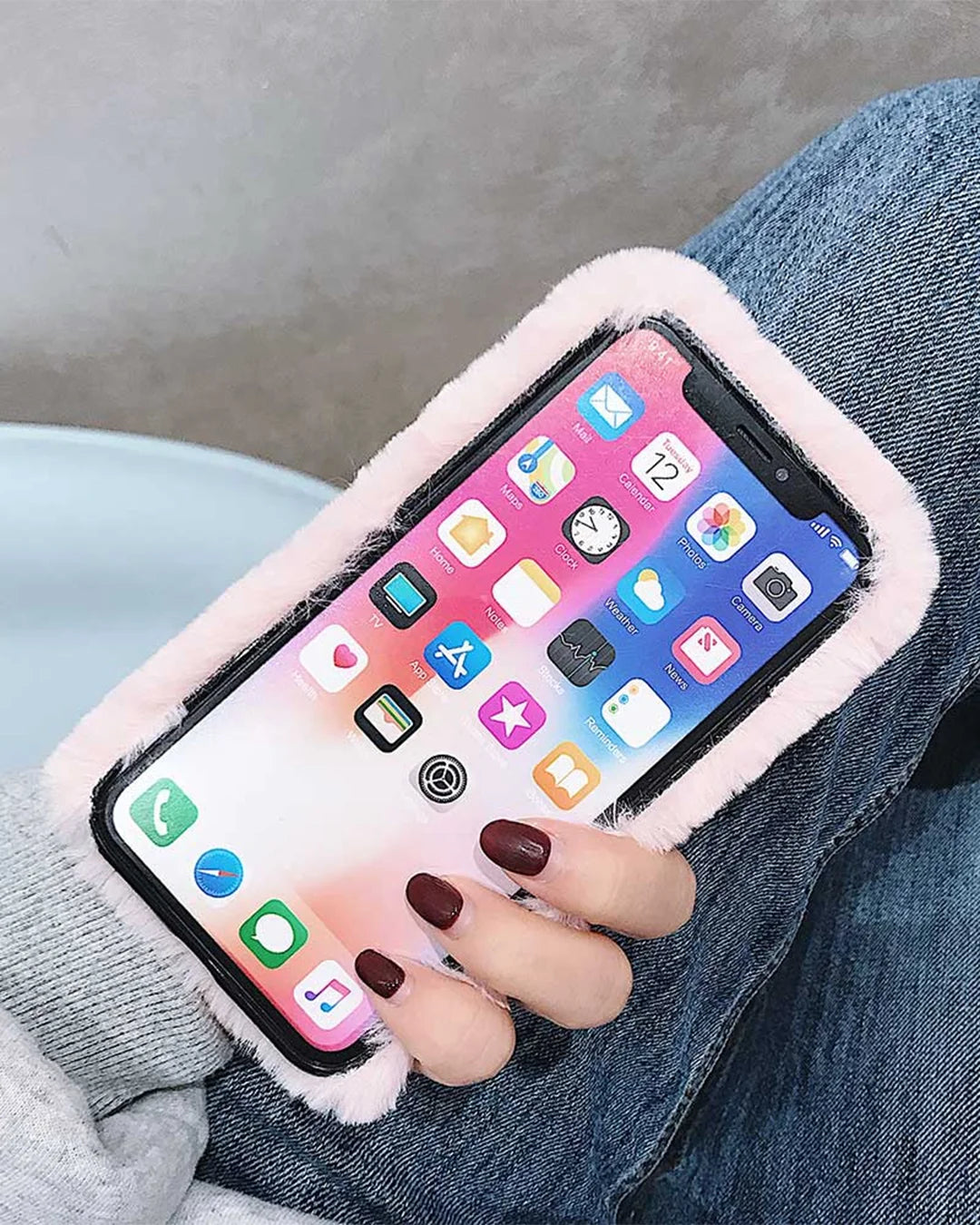 capa-de-celular-pelucia-iphone-fluffy-uebecom-3